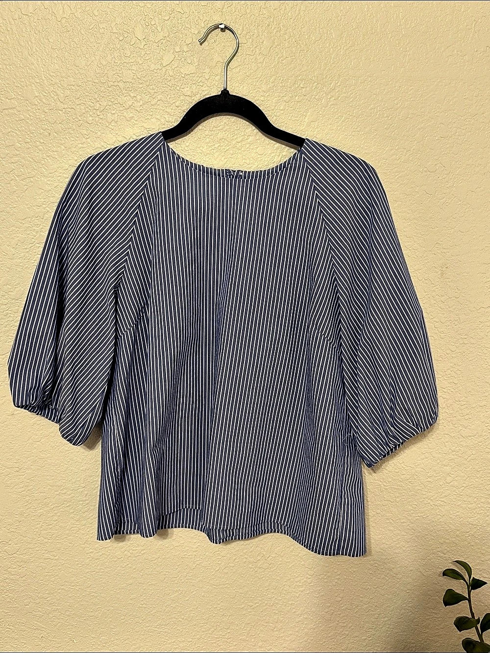 Striped Blouse in Blue & White Size Large Like New